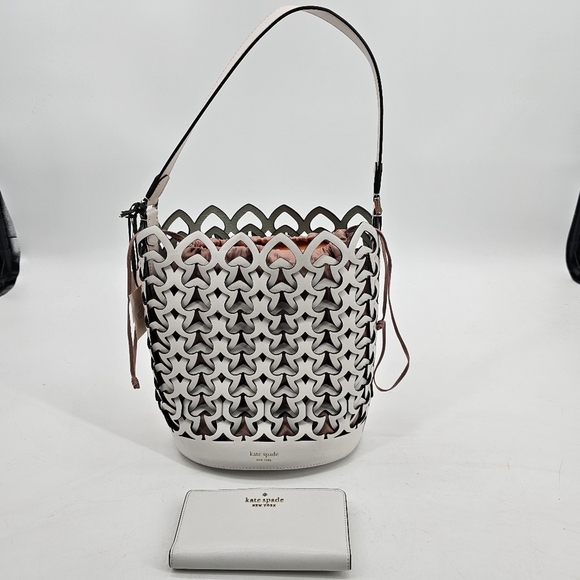 Kate Spade New York Dolly Perforated Leather Spade Bucket Bag White Bund… - Picture 1 of 14